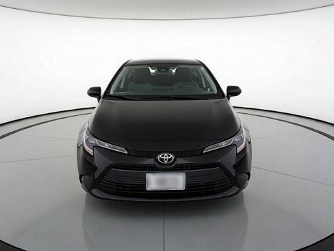 Used 2025 Toyota Corolla LE FWD image 2