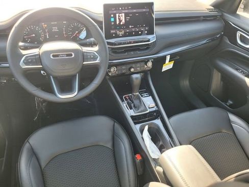 New 2026 Jeep Compass Latitude image 9