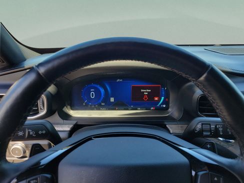 Used 2021 Ford Explorer Platinum w/ Equipment Group 601A image 14