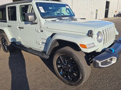 Used 2023 Jeep Wrangler Unlimited Sahara AWD/4WD image 2
