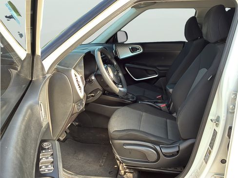 Used 2022 Kia Soul LX w/ Technology Package FWD image 13