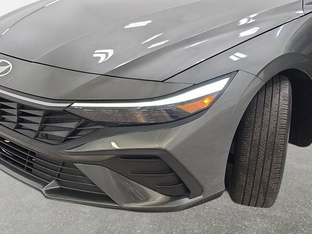 Used 2024 Hyundai Elantra SEL FWD image 30