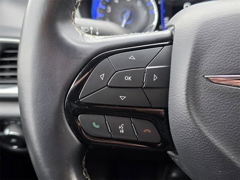 Used 2020 Chrysler Pacifica Touring w/ S Appearance Package image 27