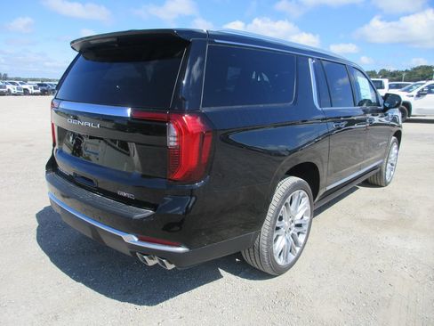 New 2026 GMC Yukon XL Denali w/ Denali Reserve Package AWD/4WD image 4