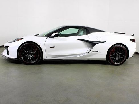 Used 2023 Chevrolet Corvette Z06 image 2