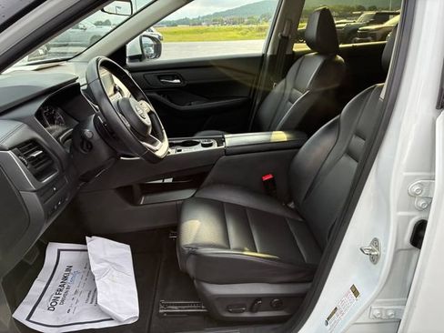 Certified 2024 Nissan Rogue SV w/ SV Premium Package AWD/4WD image 8