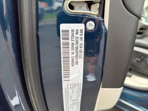 Used 2023 Chrysler Pacifica Touring-L FWD image 34