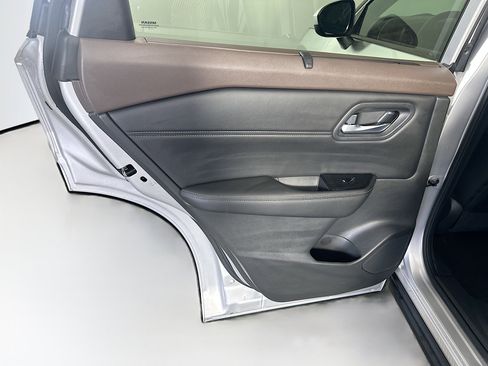 Used 2023 Nissan Rogue SV w/ SV Premium B Package image 27