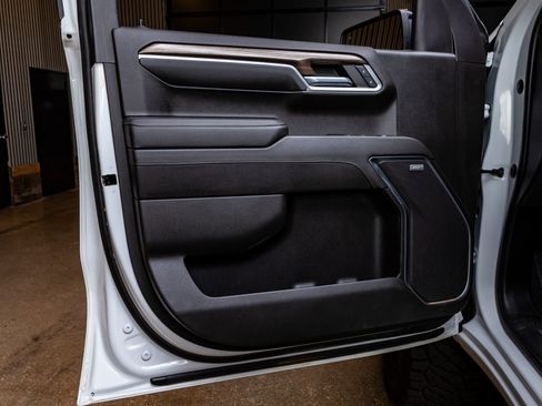 Used 2022 Chevrolet Silverado 1500 LT Trail Boss w/ Convenience Package II AWD/4WD image 33