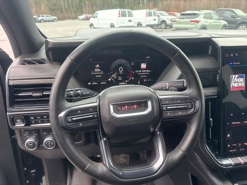 Used 2025 GMC Yukon XL AT4 AWD/4WD image 13