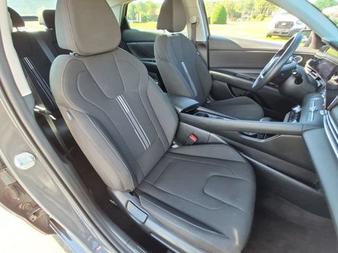 Used 2025 Hyundai Elantra SEL FWD image 34