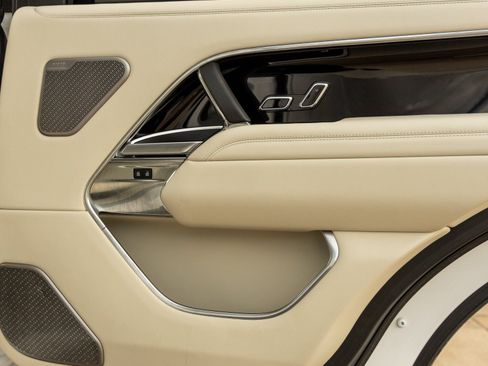 Used 2025 Land Rover Range Rover Long Wheelbase Autobiography image 34