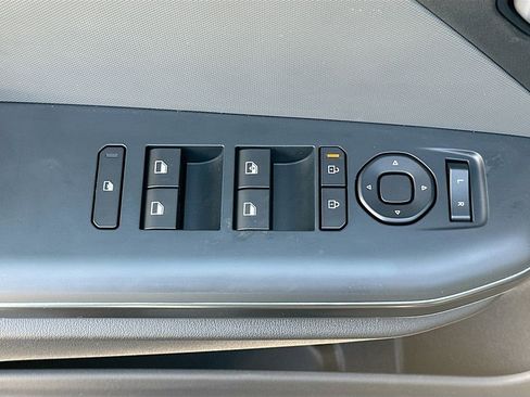 New 2025 Kia K4 LXS image 17