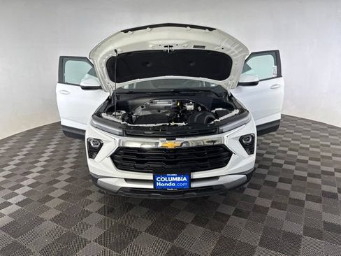 Used 2025 Chevrolet TrailBlazer LT AWD/4WD image 12