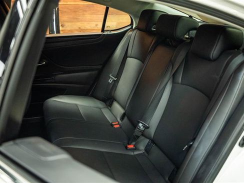 Used 2023 Lexus ES 300h w/ Premium Package FWD image 10