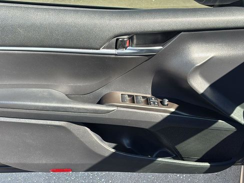 Used 2021 Toyota Camry SE image 14