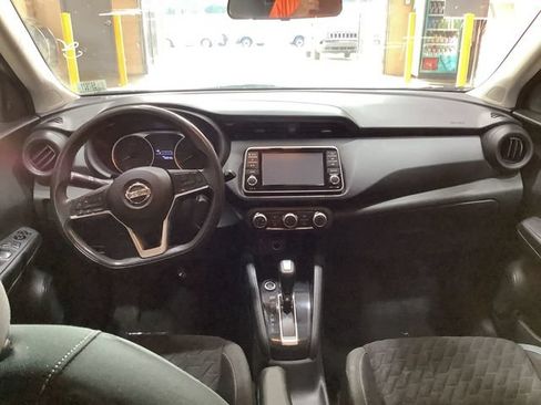 Used 2021 Nissan Kicks S FWD image 3