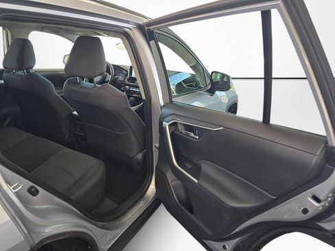 Used 2025 Toyota RAV4 XLE AWD/4WD image 38
