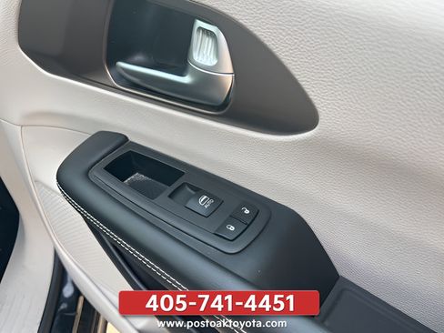 Used 2024 Chrysler Voyager LX FWD image 18