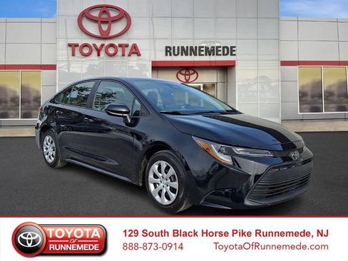 Used 2024 Toyota Corolla LE image 1