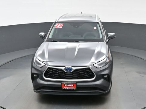 Used 2023 Toyota Highlander XLE AWD/4WD image 36