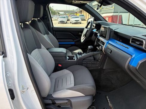 Used 2025 Toyota Tacoma TRD Off-Road AWD/4WD image 30