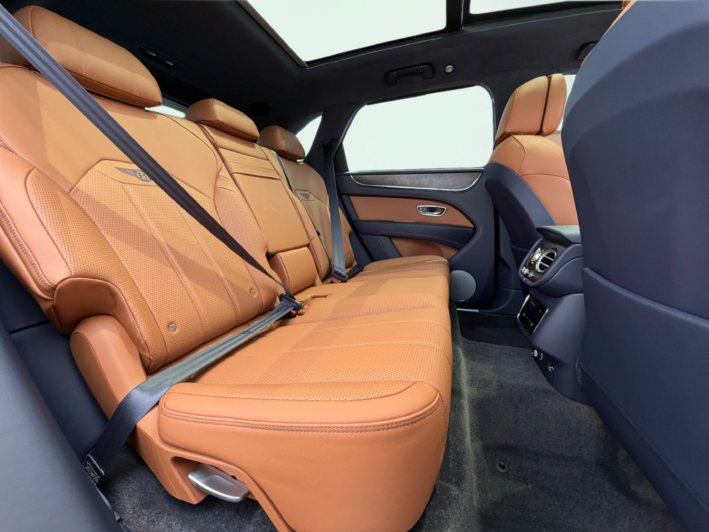 Used 2023 Bentley Bentayga AWD/4WD image 60