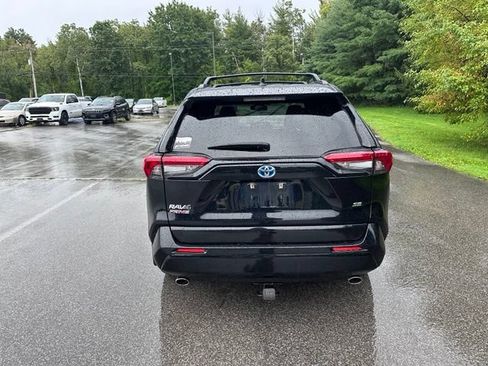 Used 2021 Toyota RAV4 SE w/ Weather & Moonroof Package AWD/4WD image 4