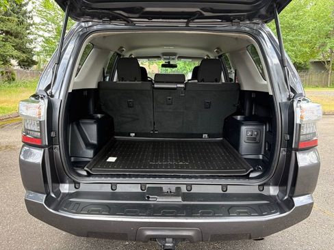 Used 2018 Toyota 4Runner SR5 AWD/4WD image 22