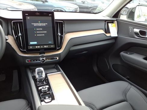 New 2026 Volvo XC60 B5 Plus w/ Protection Package Premier image 10