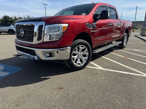 Used 2017 Nissan Titan SV RWD image 5