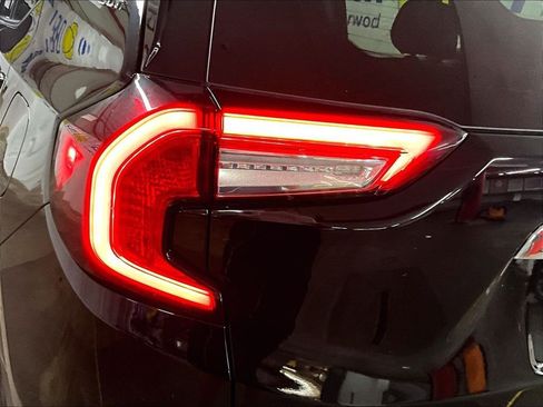 Used 2024 GMC Terrain SLT AWD/4WD image 30