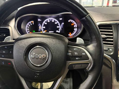 Used 2017 Jeep Grand Cherokee Altitude AWD/4WD image 10
