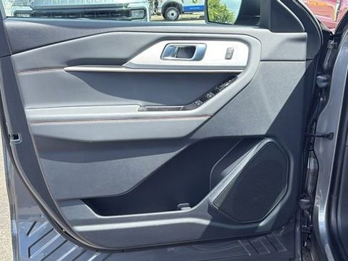 New 2026 Ford Explorer Active RWD image 18