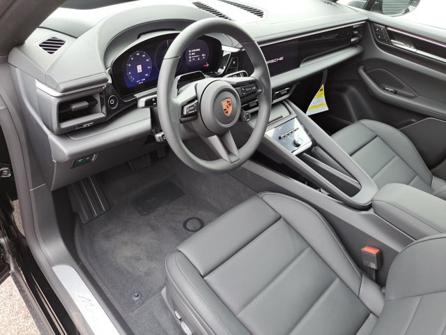Used 2026 Porsche Macan Electric RWD image 23