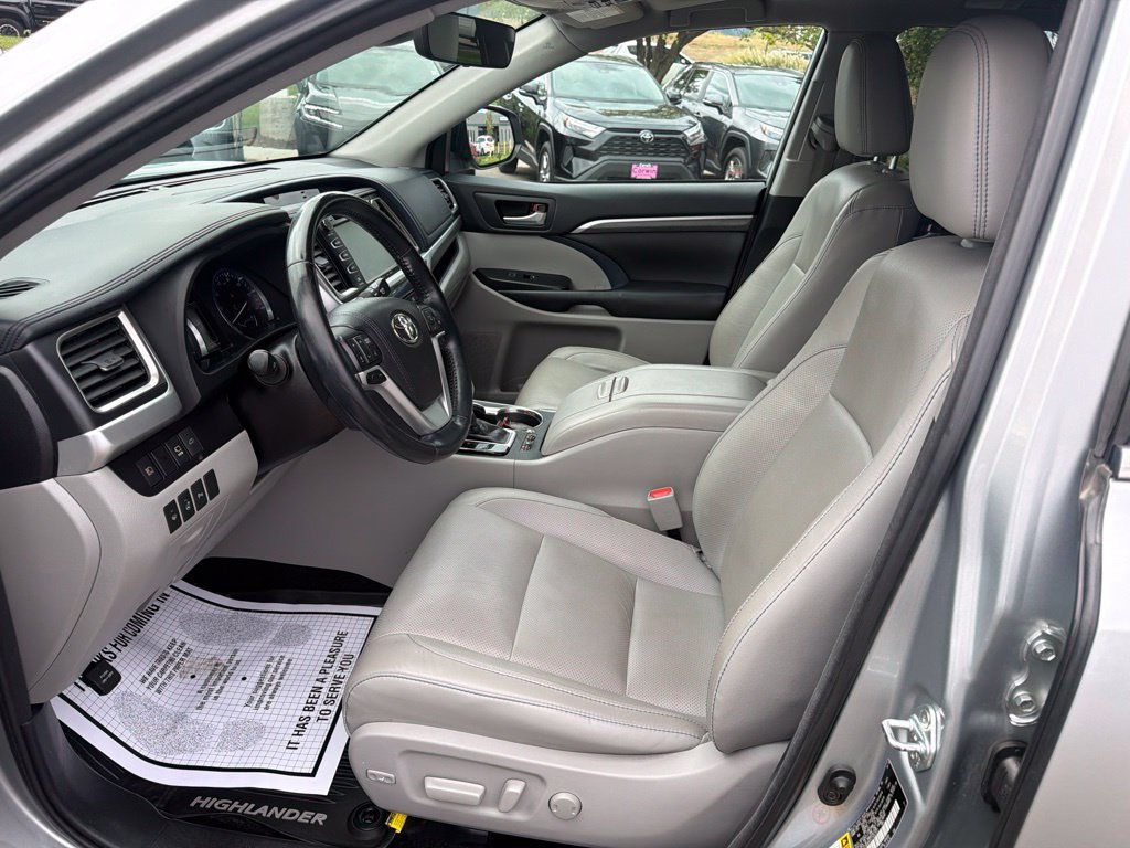 Used 2018 Toyota Highlander Limited Platinum AWD/4WD image 25