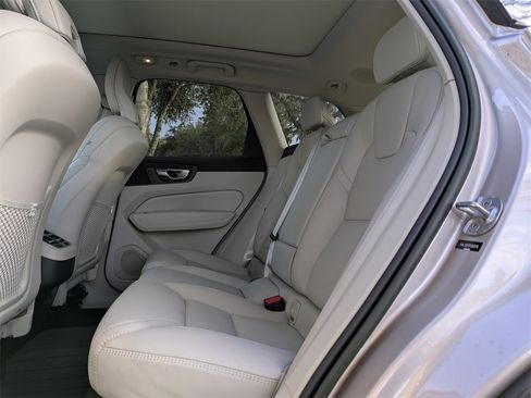 Certified 2023 Volvo XC60 B5 Ultimate w/ Protection Package Premier image 16