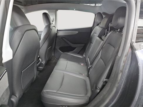 Used 2026 Tesla Model Y Long Range image 4