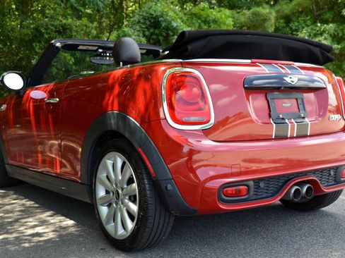 Used 2018 MINI Cooper S image 12