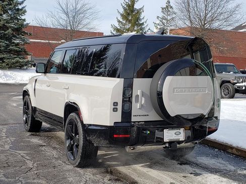 New 2026 Land Rover Defender 130 X-Dynamic SE image 7