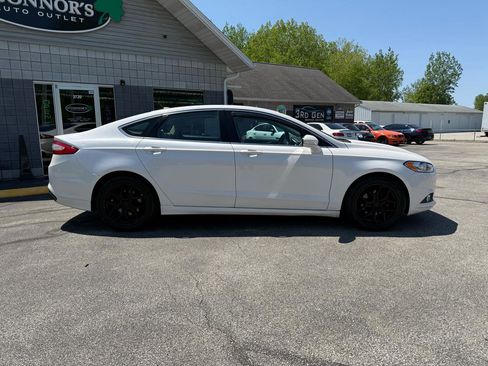Used 2013 Ford Fusion SE FWD image 2