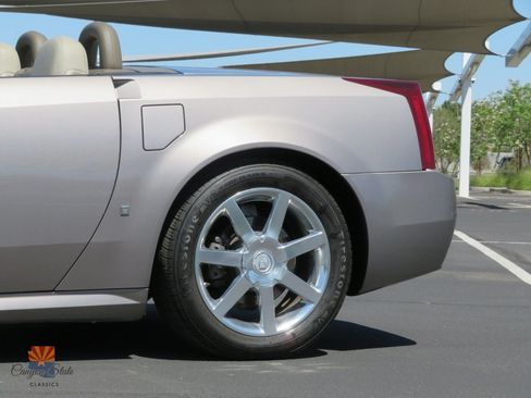 Used 2004 Cadillac XLR RWD image 20