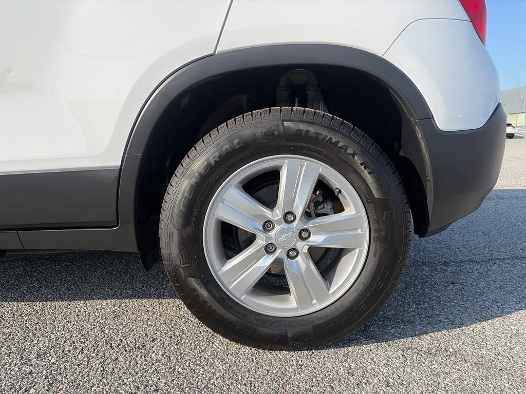 Used 2015 Chevrolet Trax LT w/ LT Plus Package AWD/4WD image 37