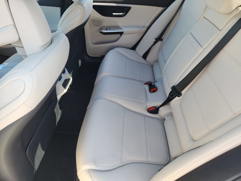 Used 2025 Mercedes-Benz C 300 Sedan image 28