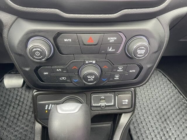 Used 2023 Jeep Renegade Altitude w/ Sun/Sound Group AWD/4WD image 27