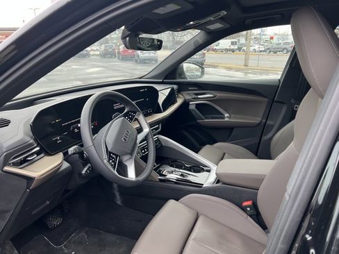Used 2025 Audi Q5 Premium Plus w/ Premium Plus image 6