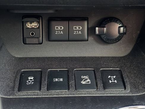 Used 2017 Toyota Highlander Limited image 16