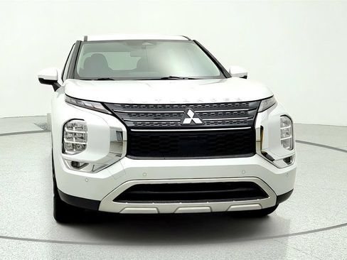 Used 2023 Mitsubishi Outlander SE FWD image 2
