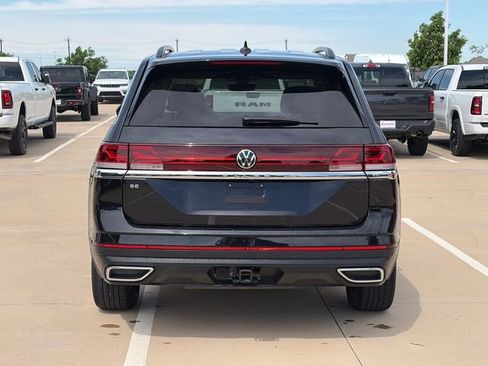 Used 2024 Volkswagen Atlas SE w/ Panoramic Sunroof Package FWD image 8