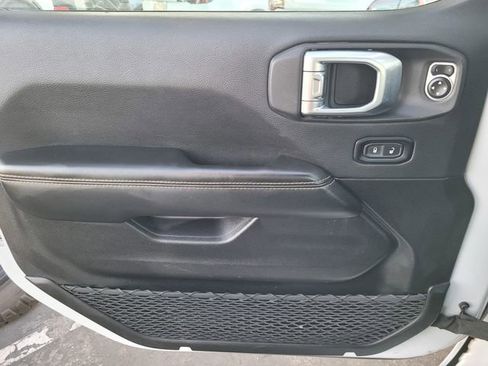 Used 2025 Jeep Wrangler Unlimited Sahara AWD/4WD image 15